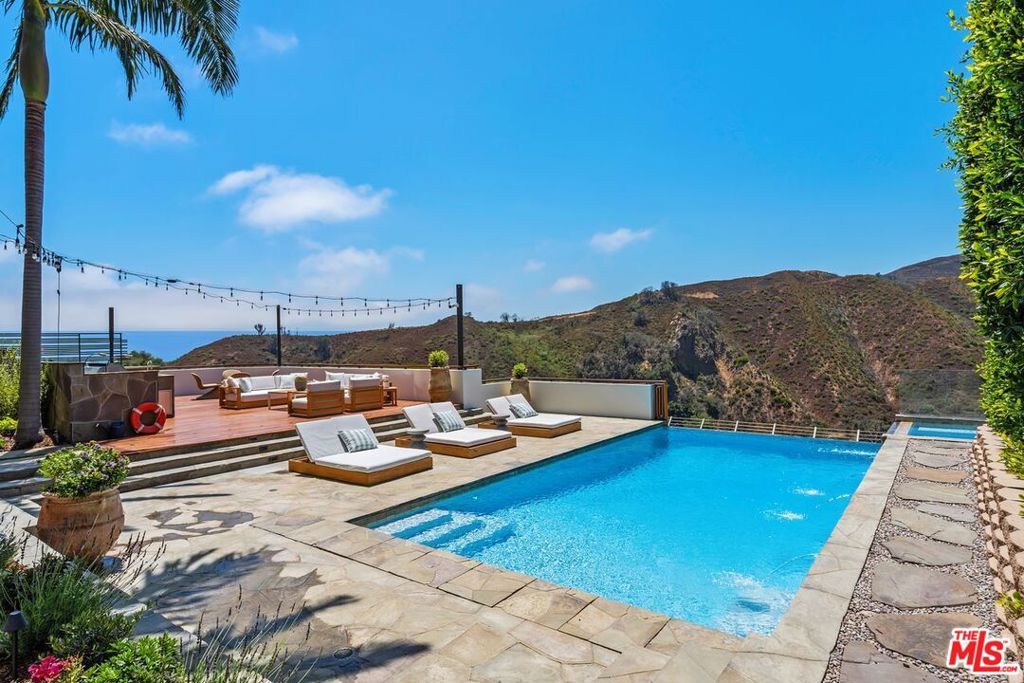 Image 2 of property listing at 1535 Umeo Road, Los Angeles, CA 90272