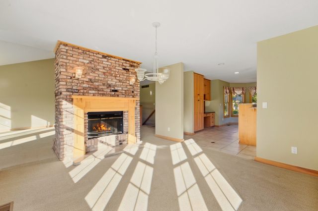 6916 Capitol View Court, Johnston, IA 50131