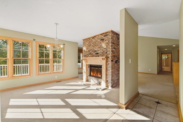 6916 Capitol View Court, Johnston, IA 50131
