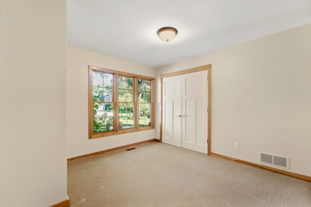 6916 Capitol View Court, Johnston, IA 50131