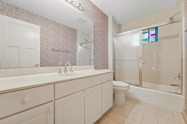 6916 Capitol View Court, Johnston, IA 50131