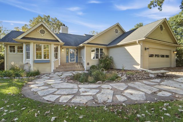 6916 Capitol View Court, Johnston, IA 50131