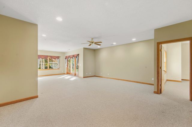 6916 Capitol View Court, Johnston, IA 50131