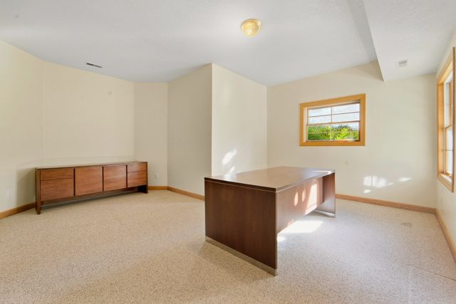 6916 Capitol View Court, Johnston, IA 50131