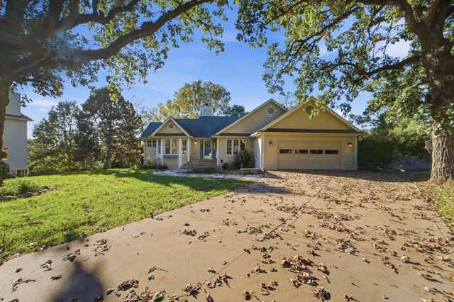 6916 Capitol View Court, Johnston, IA 50131