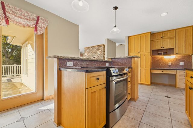 6916 Capitol View Court, Johnston, IA 50131