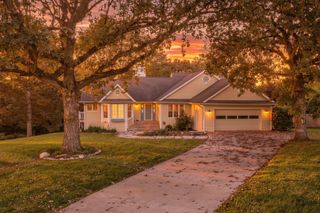 6916 Capitol View Court, Johnston, IA 50131