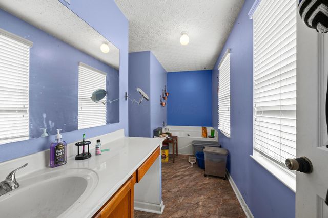 109 Longwood Crossing Boulevard, Etna, OH 43062