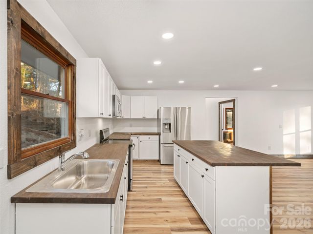 139 Church Street, Burnsville, NC 28714