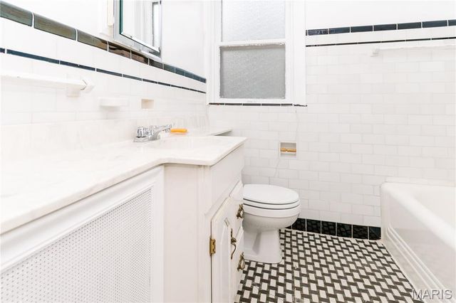 7360 Dartmouth Avenue, University City, MO 63130