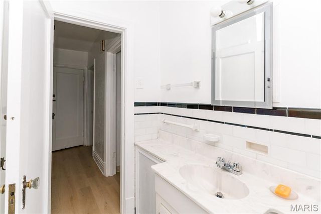 7360 Dartmouth Avenue, University City, MO 63130