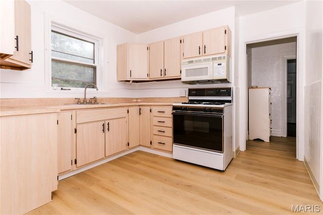 7360 Dartmouth Avenue, University City, MO 63130