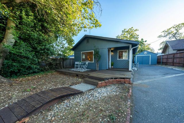 134 Catalpa Ln, Grass Valley, CA 95945