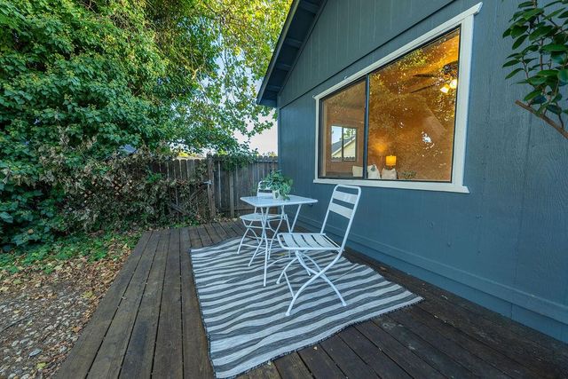 134 Catalpa Ln, Grass Valley, CA 95945