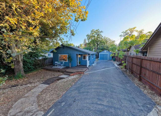 134 Catalpa Ln, Grass Valley, CA 95945