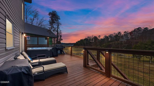 1448 Dover Lane, Dandridge, TN 37725