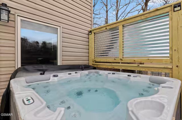 1448 Dover Lane, Dandridge, TN 37725