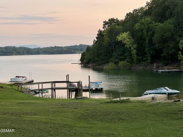1448 Dover Lane, Dandridge, TN 37725