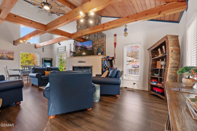 1448 Dover Lane, Dandridge, TN 37725