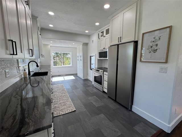 100 8th Street, Adair, IA 50002