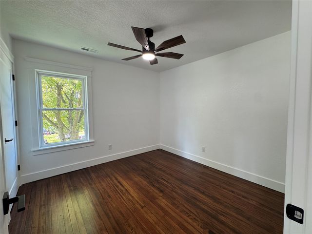 100 8th Street, Adair, IA 50002