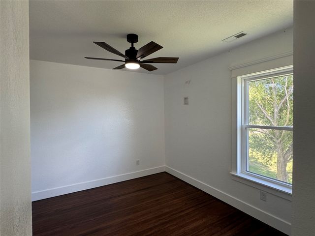 100 8th Street, Adair, IA 50002