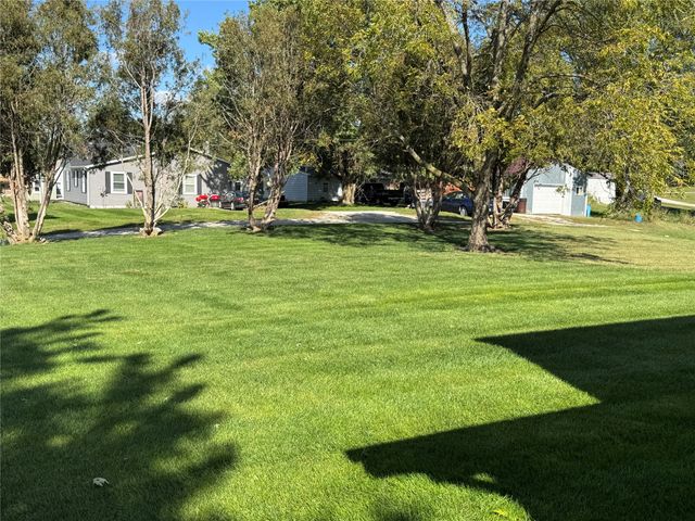 100 8th Street, Adair, IA 50002