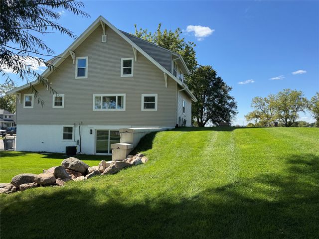 100 8th Street, Adair, IA 50002
