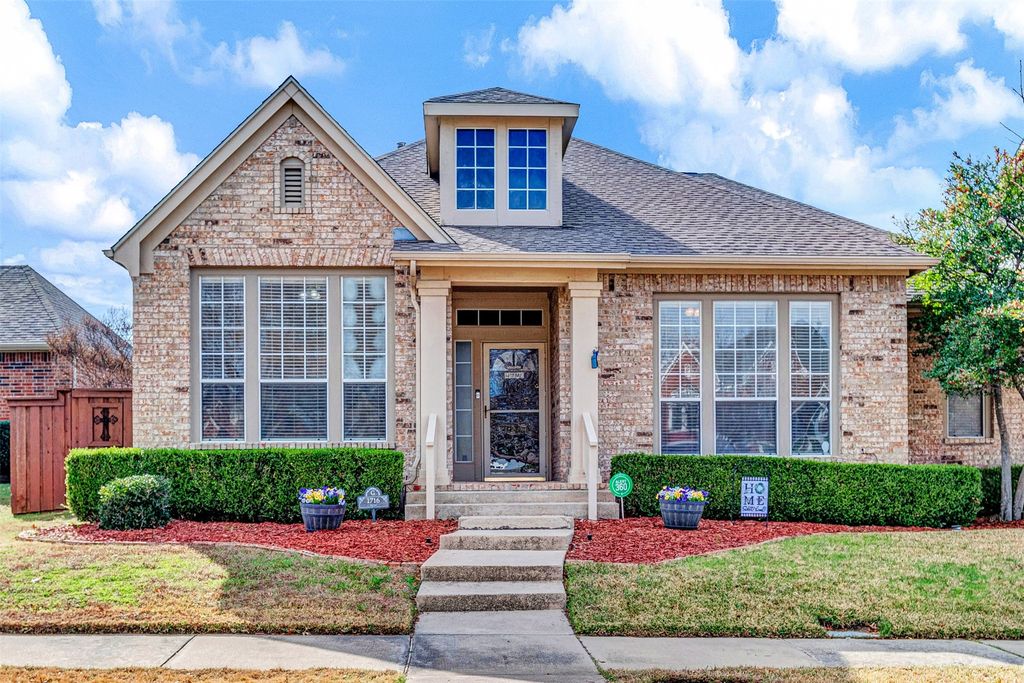 1716 Ivy Lane, Carrollton, TX 75007