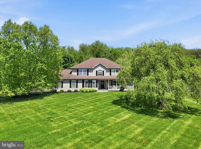 569 DEERFIELD DR, Nazareth, PA 18064