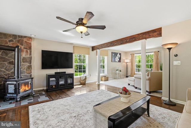 569 DEERFIELD DR, Nazareth, PA 18064