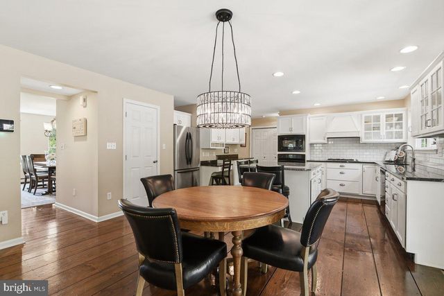569 DEERFIELD DR, Nazareth, PA 18064