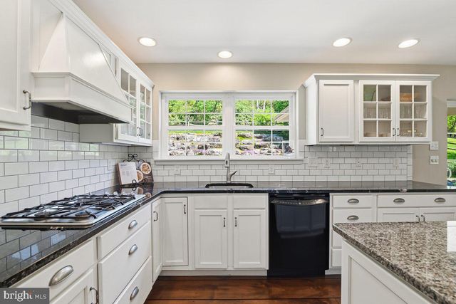 569 DEERFIELD DR, Nazareth, PA 18064