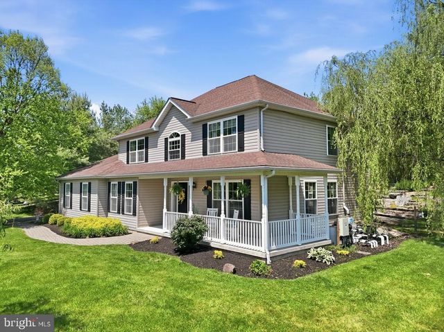569 DEERFIELD DR, Nazareth, PA 18064
