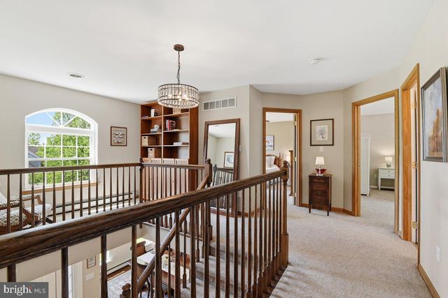 569 DEERFIELD DR, Nazareth, PA 18064