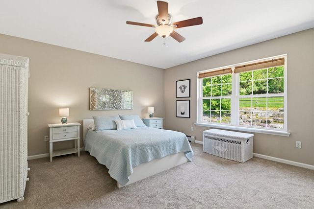 569 DEERFIELD DR, Nazareth, PA 18064