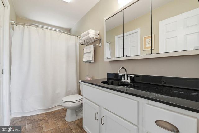 569 DEERFIELD DR, Nazareth, PA 18064