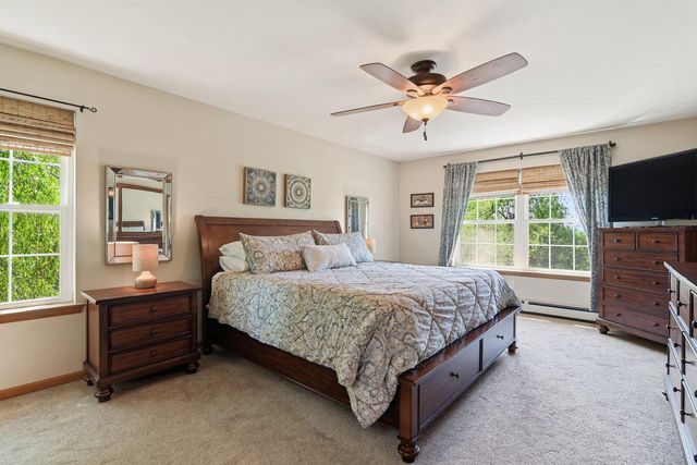 569 DEERFIELD DR, Nazareth, PA 18064
