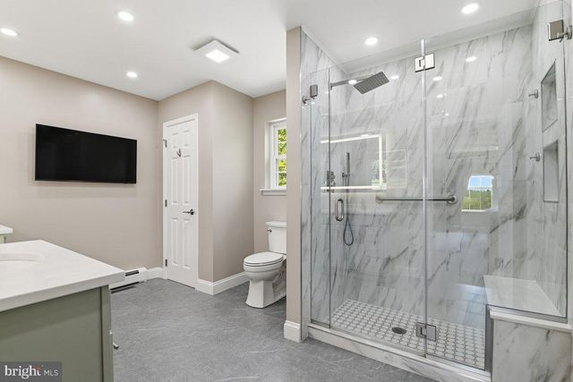 569 DEERFIELD DR, Nazareth, PA 18064