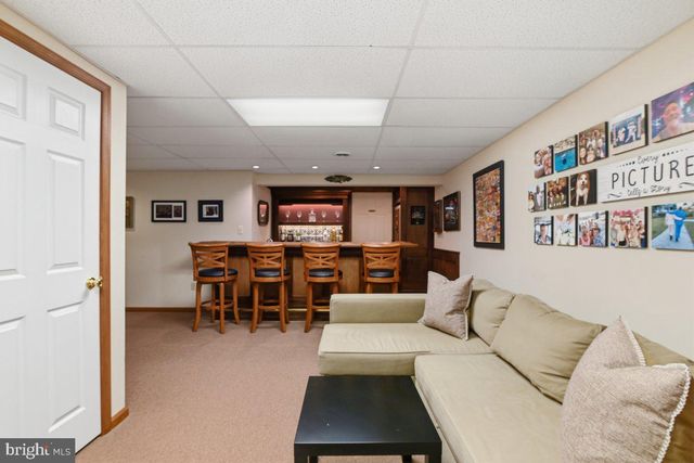 569 DEERFIELD DR, Nazareth, PA 18064