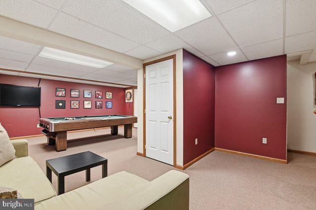 569 DEERFIELD DR, Nazareth, PA 18064