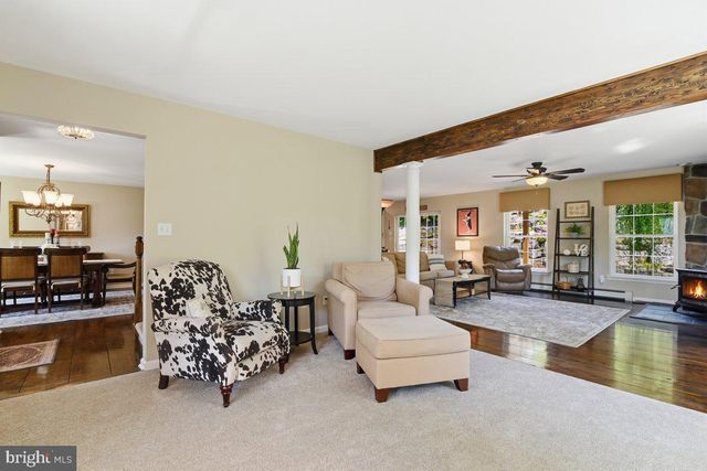 569 DEERFIELD DR, Nazareth, PA 18064