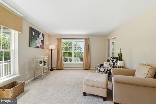 569 DEERFIELD DR, Nazareth, PA 18064