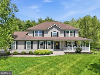 569 DEERFIELD DR, Nazareth, PA 18064