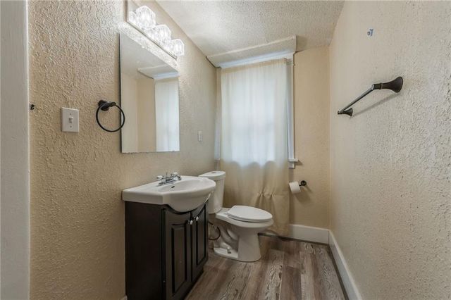 3810 Wyandotte Street, Kansas City, MO 64111