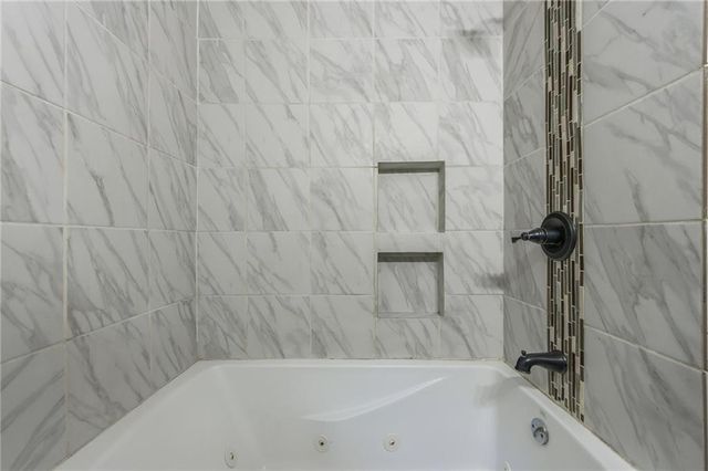 3810 Wyandotte Street, Kansas City, MO 64111