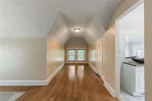 3810 Wyandotte Street, Kansas City, MO 64111