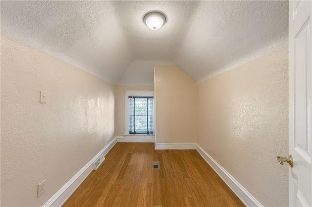 3810 Wyandotte Street, Kansas City, MO 64111