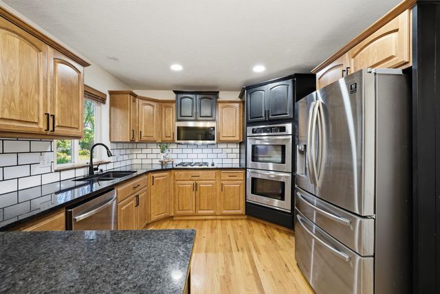 17817 E Galaxy Ct, Greenacres, WA 99016