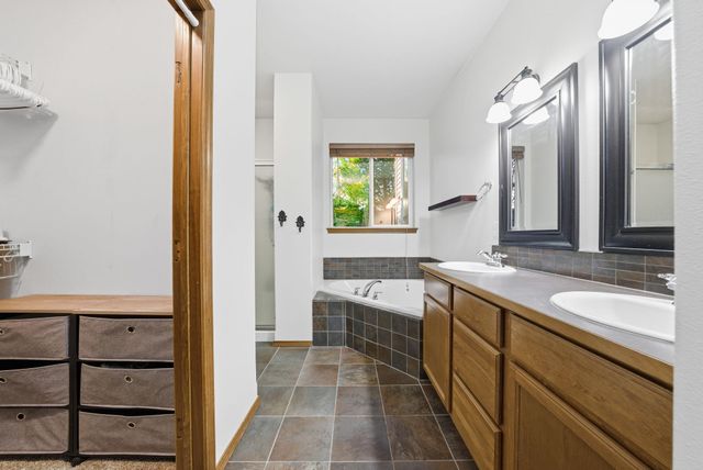 17817 E Galaxy Ct, Greenacres, WA 99016